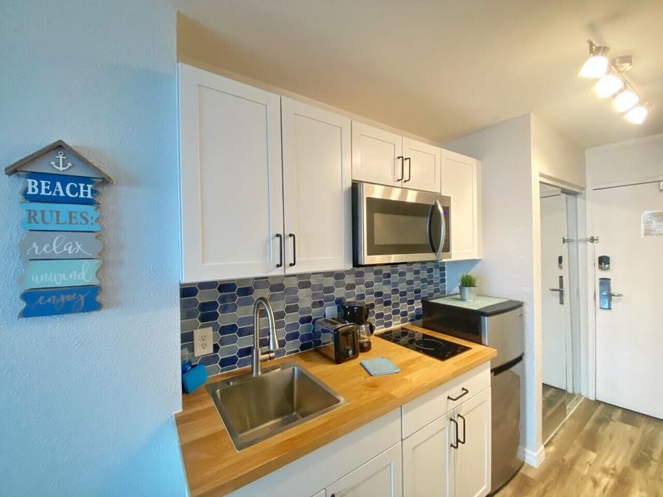 Fully equipped kitchen.
