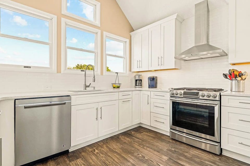 Top-Level Kitchen with Bar (seats 4)