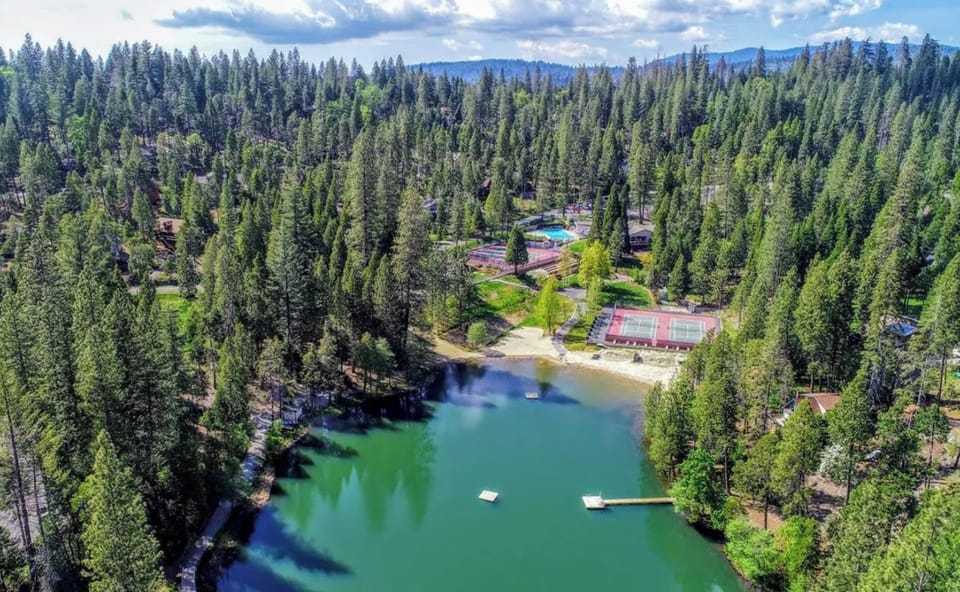 HOA Facility: Beach/Pond/Tennis Courts