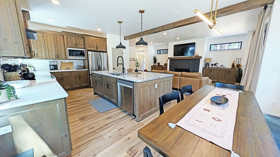 Pine Mountain 6 - Dining, Kitchen, Living