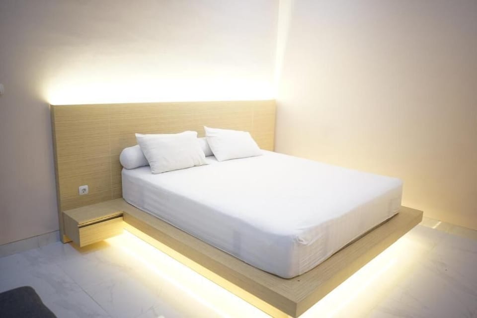 Egyptian cotton sheets, premium bedding, free WiFi, bed sheets