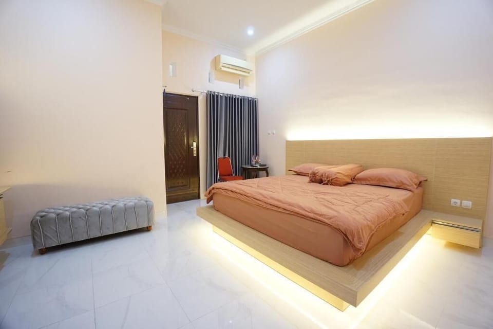 Egyptian cotton sheets, premium bedding, free WiFi, bed sheets