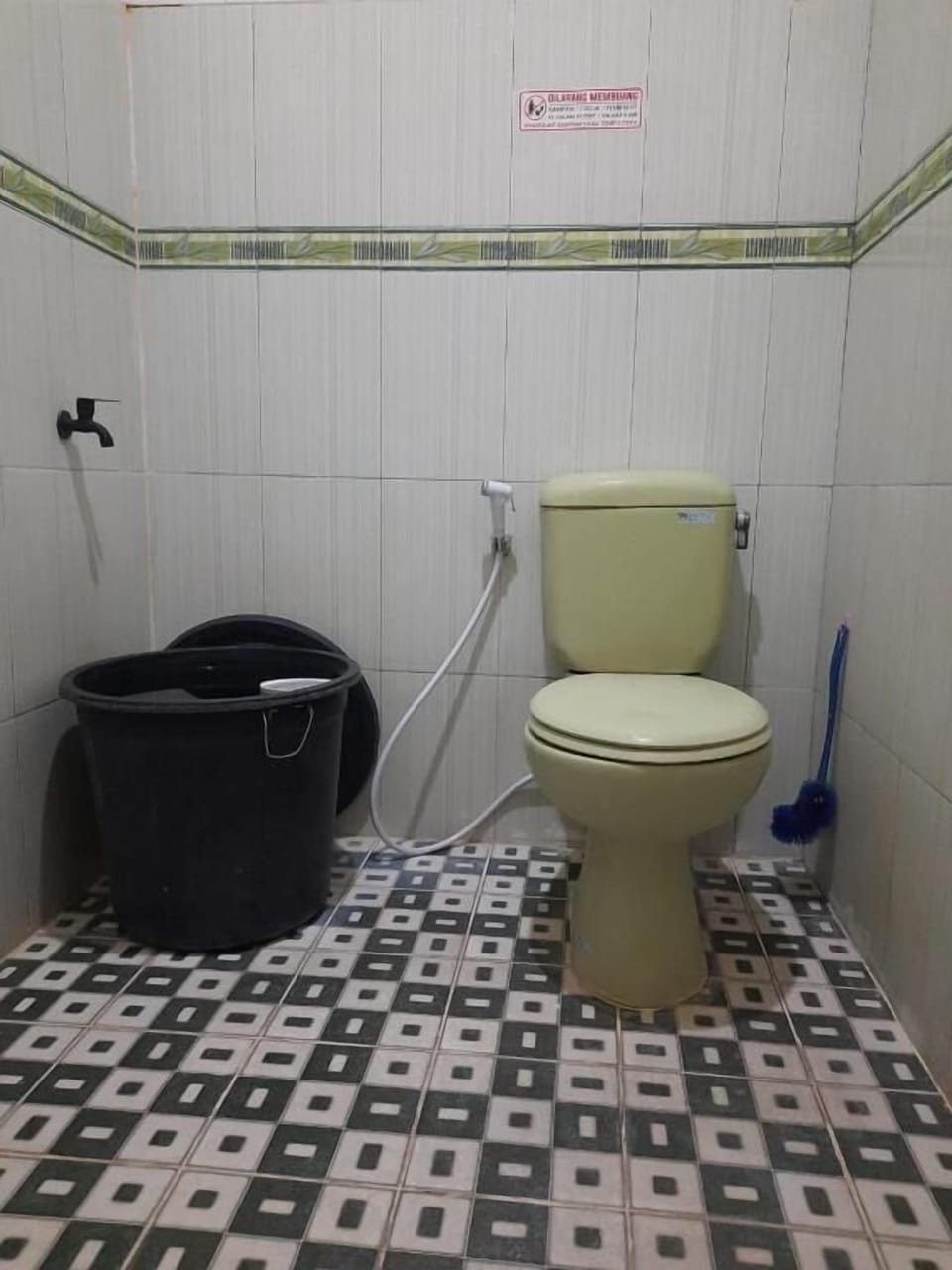 Junior Double Room | Bathroom | Shower, free toiletries, bidet, towels