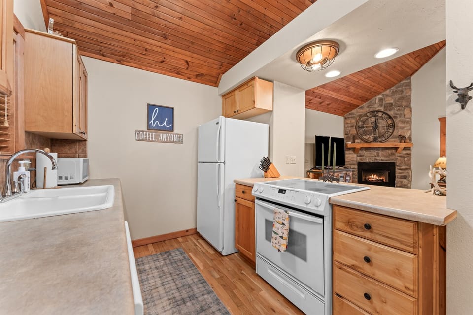 Full kitchen
