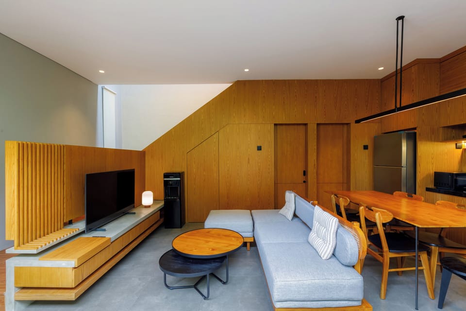 Superior Villa, Pool View | Living room | 25-inch flat-screen TV with cable channels