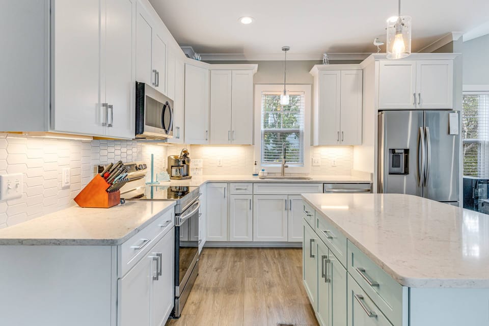 This kitchen offers plenty of counter space for cooking and meal prep.