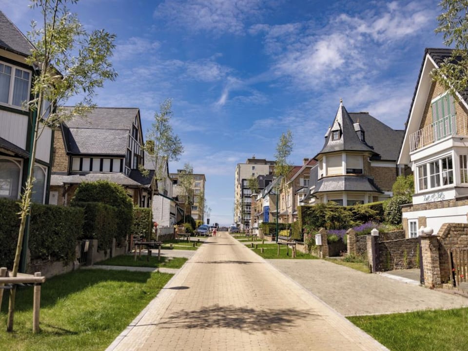 Immediate Surroundings [summer] (<1 km)