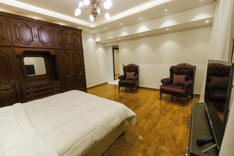 Premium bedding, WiFi (free), bed sheets