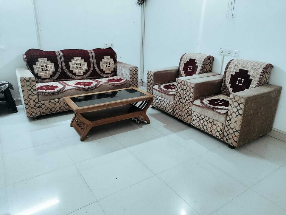 Apartment, 2 Bedrooms, Smoking, Balcony | Living room