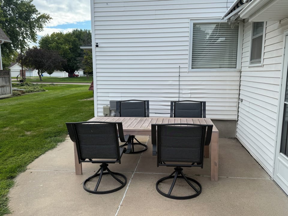 Outdoor dining