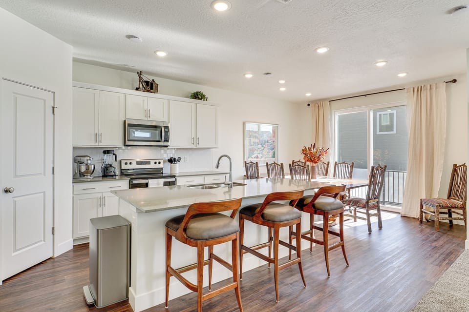 Kitchen | Cooking Basics | Breakfast Bar