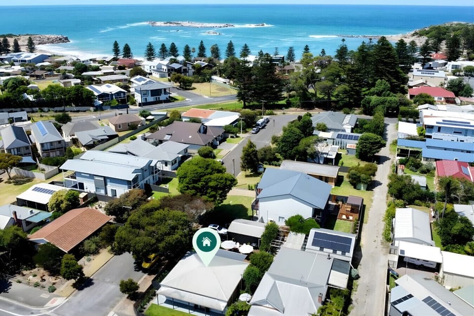 Positioned just 300m from Horseshoe Bay, with Port Elliot’s village streets and coastline within easy walking distance.