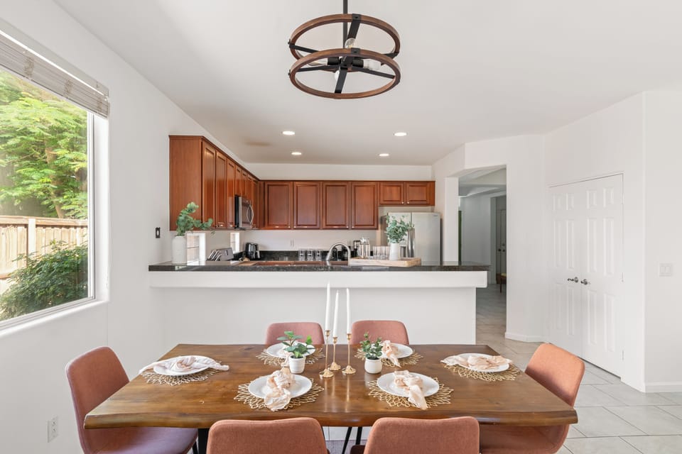 Dining space connected to the kitchen.