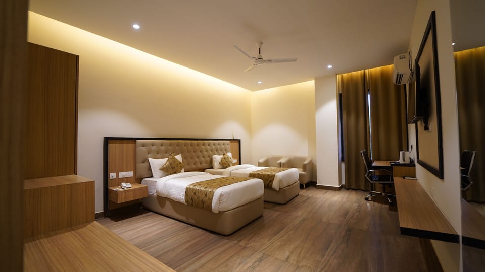 Classic Twin Room, Balcony, Garden View | Desk, laptop workspace, soundproofing, free WiFi