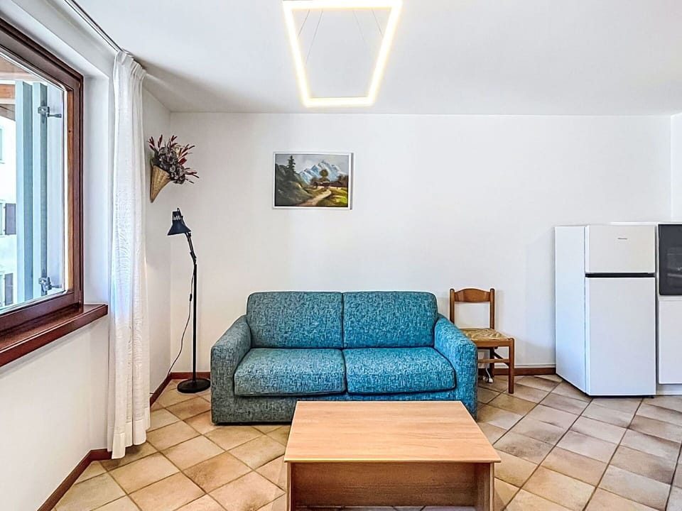 Flooring, Interior Design, Floor, Wood, Furniture, Ceiling, Couch, Room, Apartment, Living Room