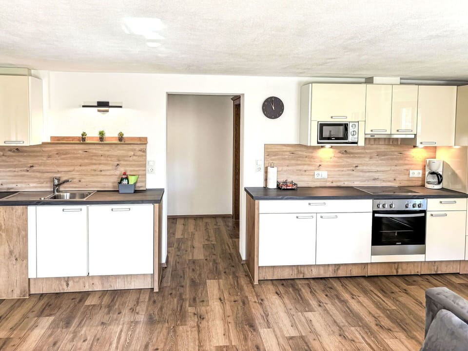 Flooring, Wood, Furniture, Wood Flooring, Interior Design, Floor, Apartment, Countertop, Room, Cabinetry