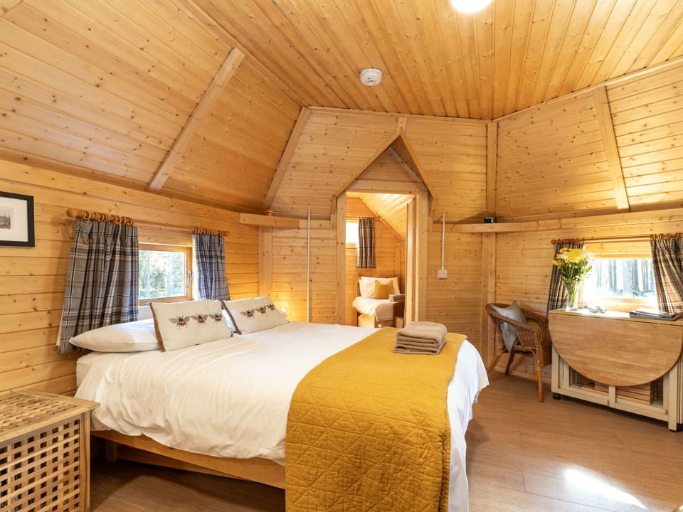 Wood, Home, Ceiling, Interior Design, Floor, Cottage, Log Cabin, Hardwood, Bedroom, Wood Stain
