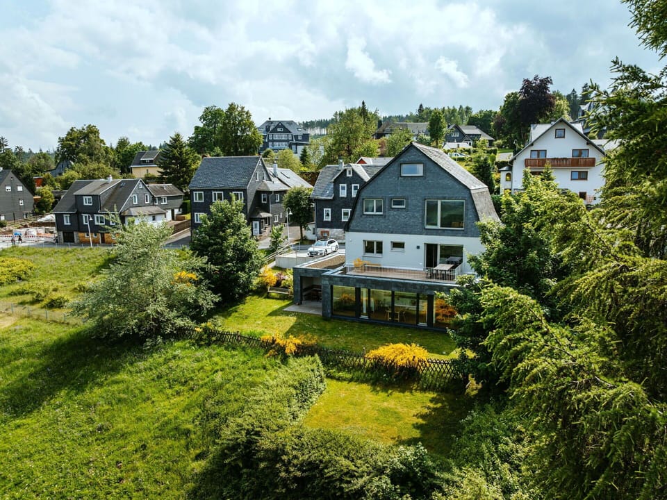 House, Shrub, Residential Area, Home, Roof, Cottage, Rural Area, Spring, Estate, Garden