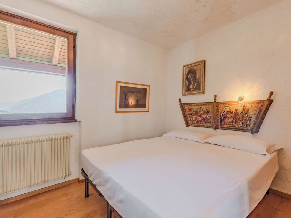 Wall, Apartment, Home, Bedroom, Bed, Bedding, Bed Frame, Bed Sheet, Picture Frame, Balcony
