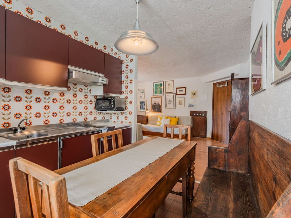 Furniture, Interior Design, Wall, Wood, Flooring, Floor, Ceiling, Room, Apartment, Lighting