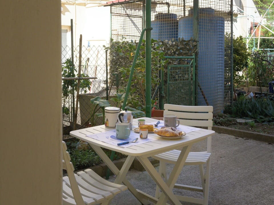 Furniture, Chair, Table, Outdoor Furniture, Outdoor Table, Flowerpot, Kitchen & Dining Room Table, Coffee Table, Houseplant, Shade