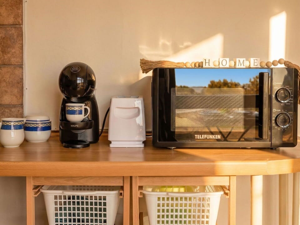 Kitchen Appliance, Small Appliance, Tableware, Home Appliance, Serveware, Microwave Oven, Food