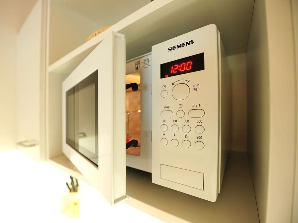 Electronic Device, Major Appliance, Home Appliance, Machine, Kitchen Appliance, Electronics, Microwave Oven
