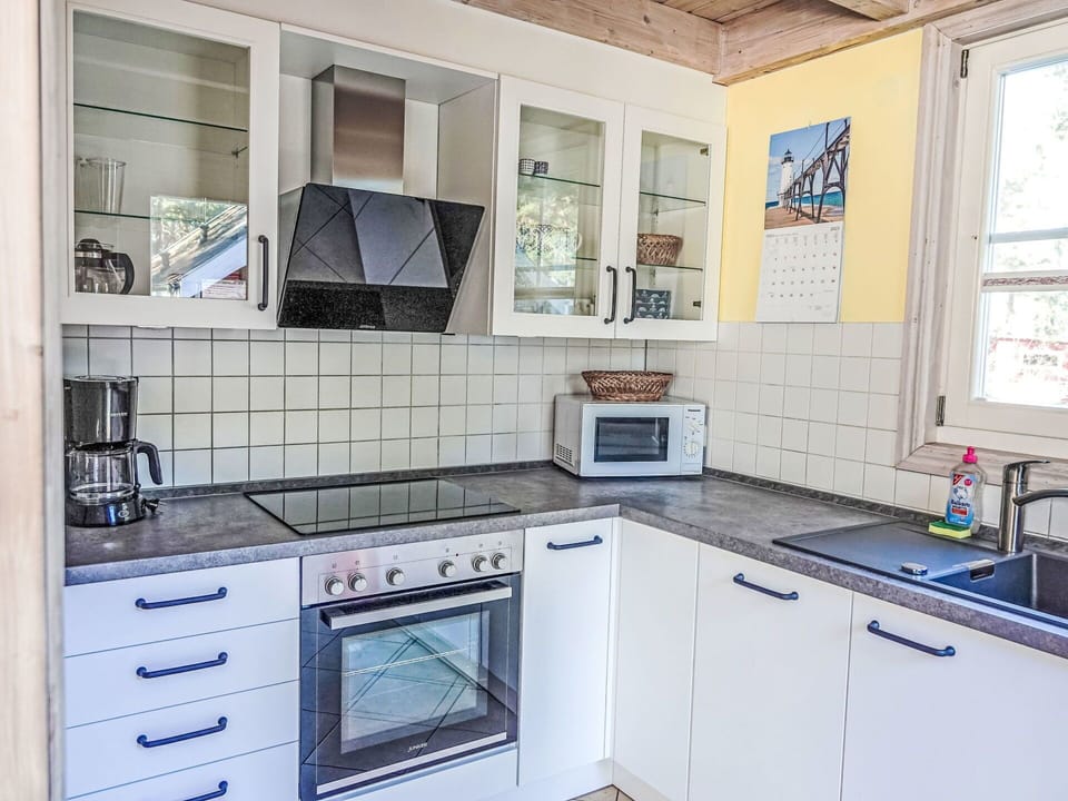 Kitchen, Kitchen Appliance, Countertop, Cabinetry, Major Appliance, Flooring, Interior Design, Wood, Floor, Home Appliance