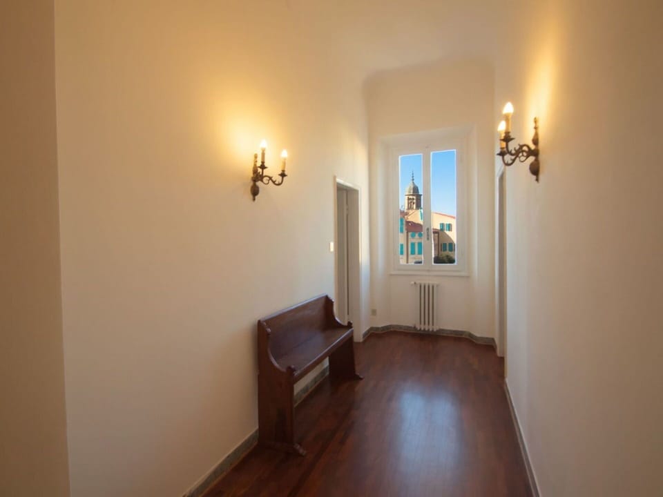 Flooring, Wood, Floor, Interior Design, Wood Flooring, Door, Ceiling, Hardwood, Room, Wood Stain
