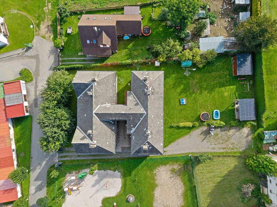 House, Residential Area, Roof, Home, Landscape, Land Lot, Rural Area, Lawn, Cottage, Estate