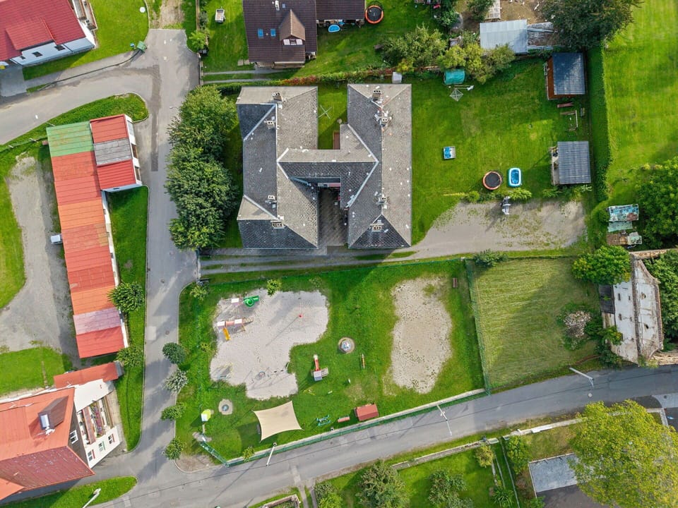 Residential Area, House, Roof, Home, Neighbourhood, Landscape, Bird'S-Eye View, Suburb, Land Lot, Plain