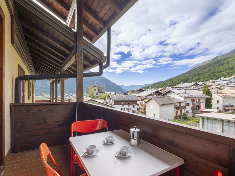 Ceiling, Apartment, Wood Stain, Hardwood, Balcony, Mountain Village, Plank