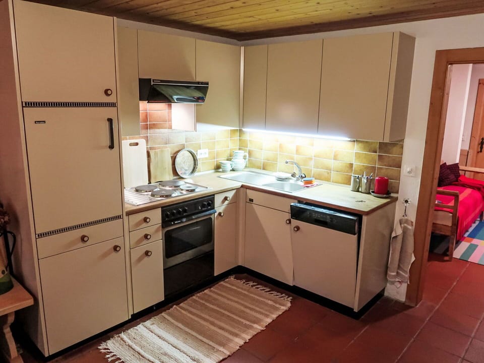 Kitchen Appliance, Kitchen, Major Appliance, Countertop, Cabinetry, Furniture, Wood, Flooring, Interior Design, Kitchen Stove