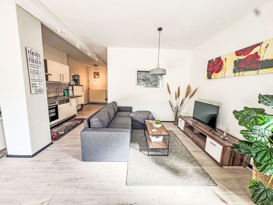 Furniture, Interior Design, Flooring, Couch, Floor, Wall, Room, Living Room, Wood, Ceiling