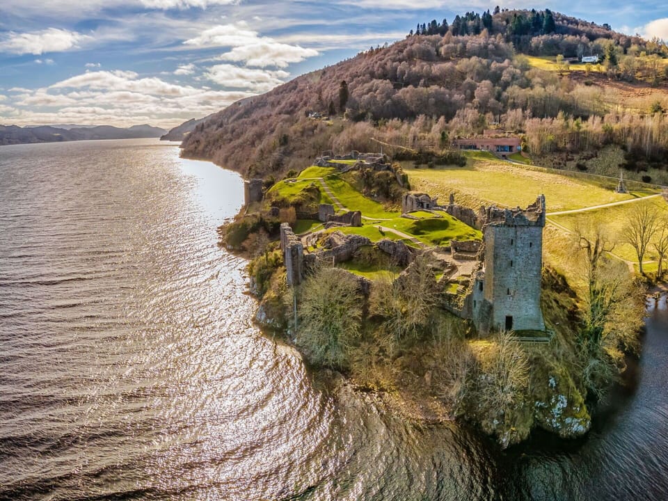 Water, Body Of Water, Natural Landscape, Highland, Landscape, Watercourse, Bank, Coastal And Oceanic Landforms, Lake, Coast