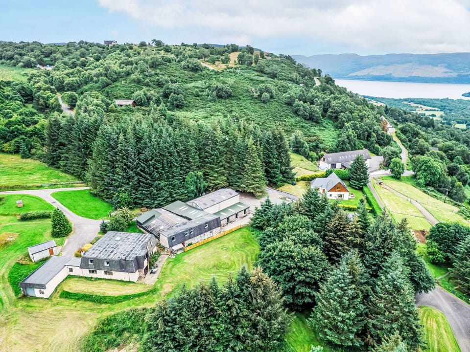 Apartment, Estate, Yard, Lawn, Landscaping, Balcony, Villa