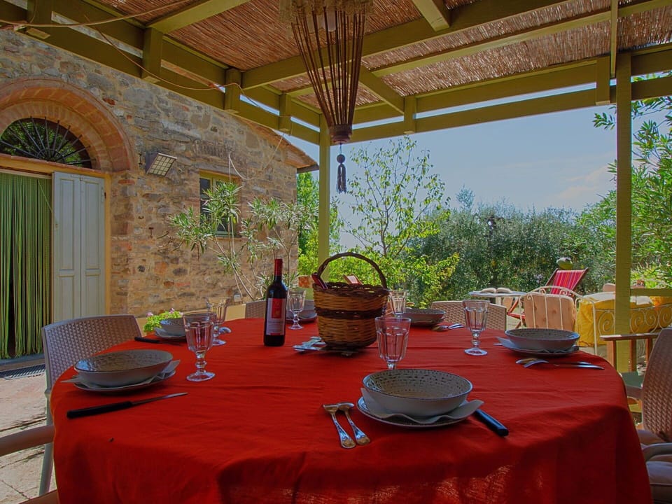 Furniture, Table, Chair, Kitchen & Dining Room Table, Tablecloth, Dining Room, Houseplant, Flowerpot, Resort, Eco Hotel