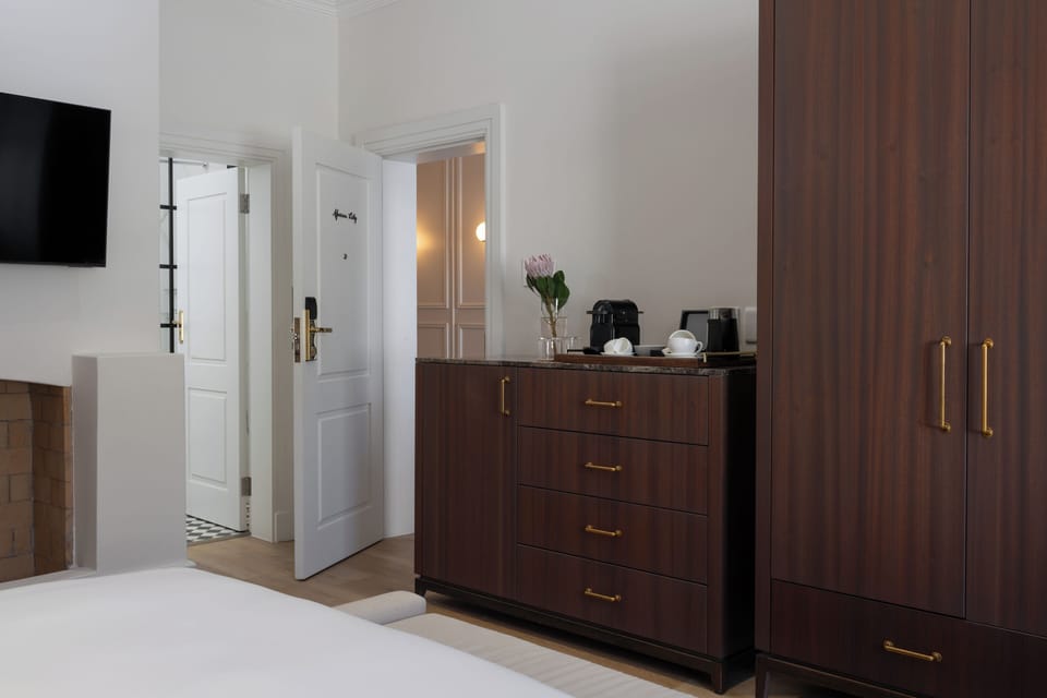 In-room safe, soundproofing, iron/ironing board, free WiFi