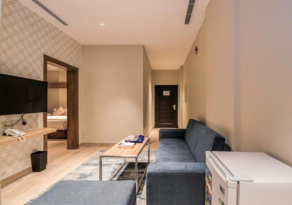 Suite, 2 Bedrooms | Living area | TV