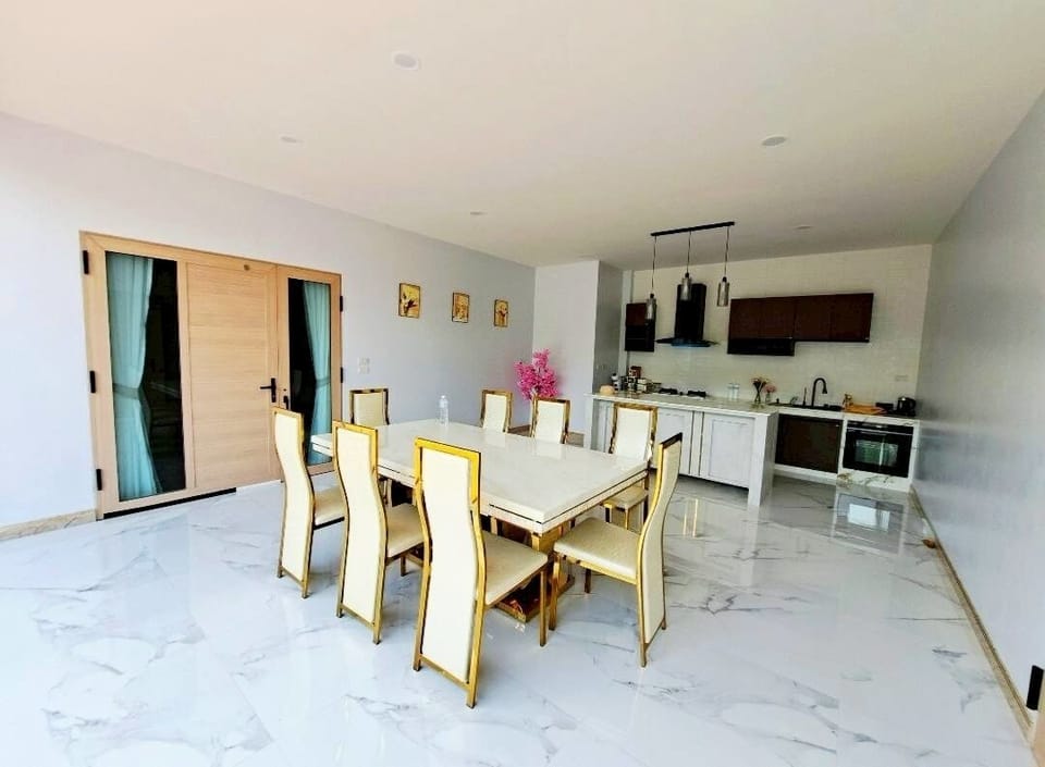 Family Villa, 4 Bedrooms, Pool Access, Pool View | Private kitchen | Cookware/dishes/utensils