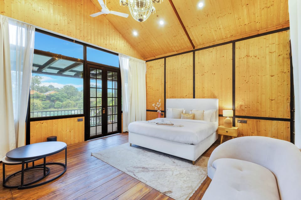 Deluxe Cottage | Premium bedding, cribs (free), WiFi (free), bed sheets