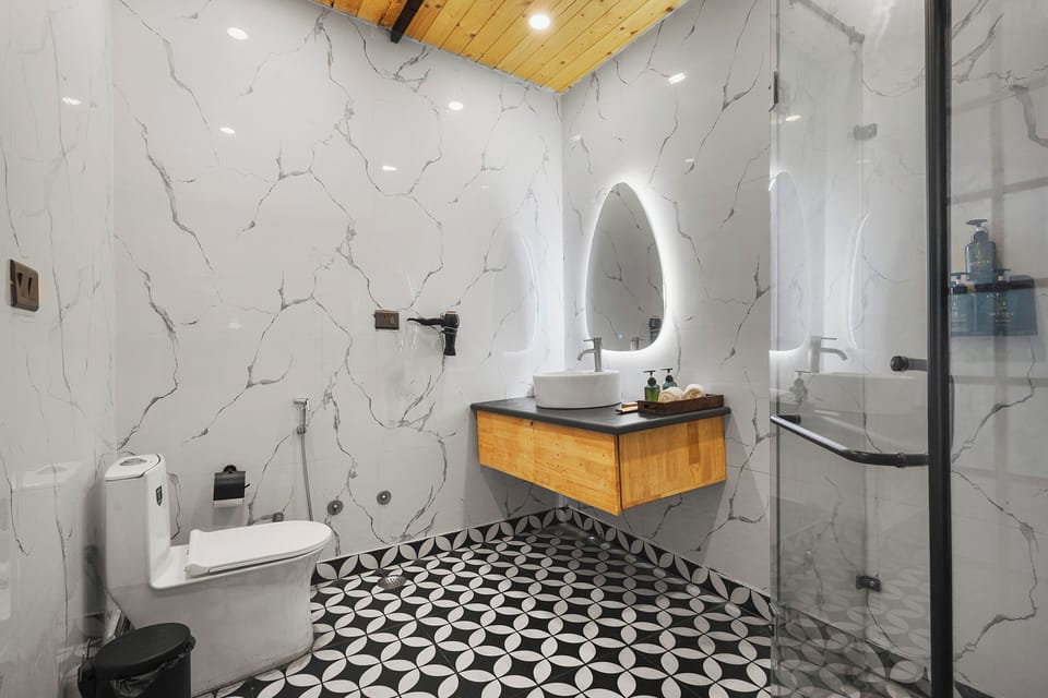 Deluxe Cottage | Bathroom | Shower, free toiletries, hair dryer, towels