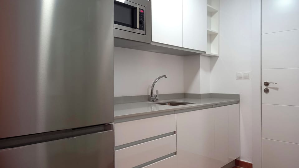 Family Apartment, Sea View | Private kitchen | Fridge, microwave, oven, stovetop