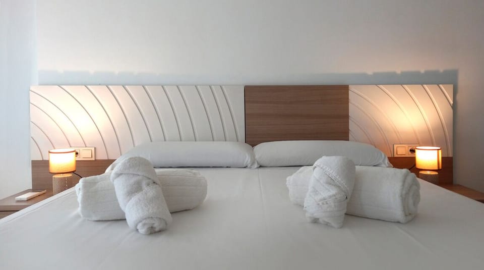 Deluxe Apartment, Sea View | Desk, soundproofing, iron/ironing board, free WiFi