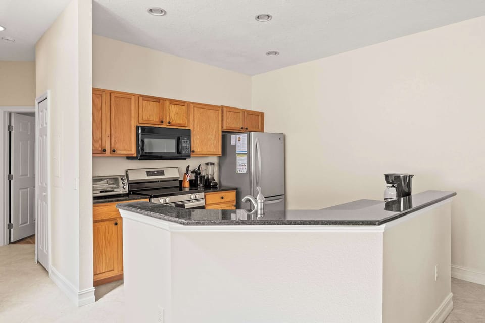 Townhome, Multiple Beds, Pool Access, Pool View (Palm Tree in Paradise) | Private kitchen