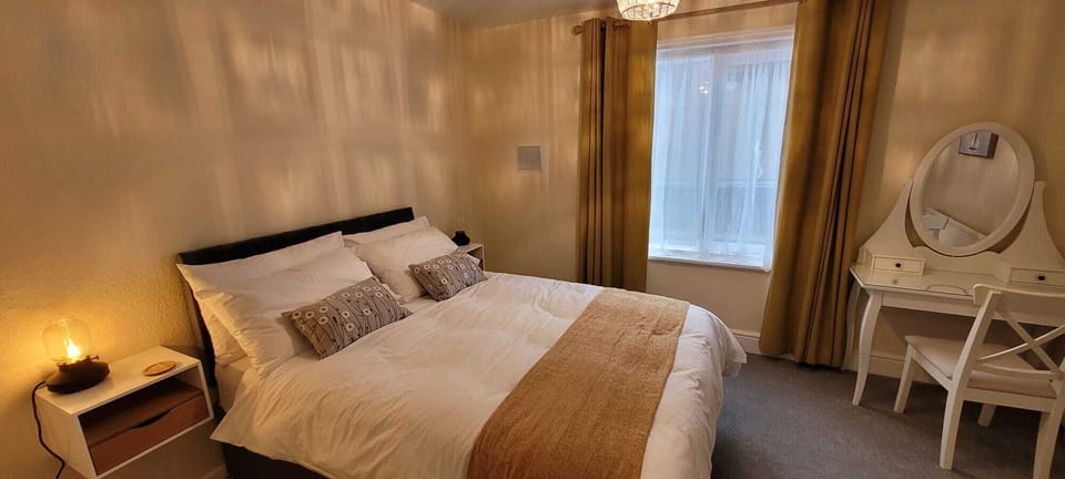 Main Bedroom with Desk and wardrobe