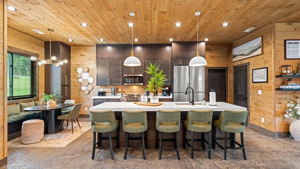 Gorgeous kitchen with ample counter seating and a breakfast nook!