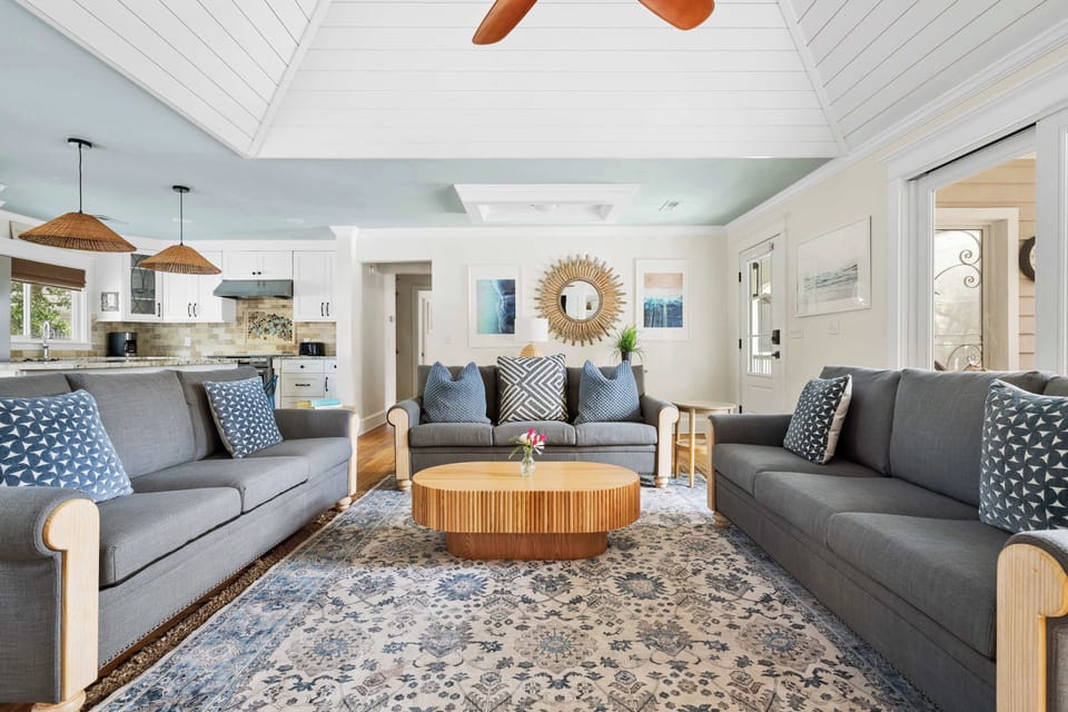 Spacious living room with plenty of seating for your group 