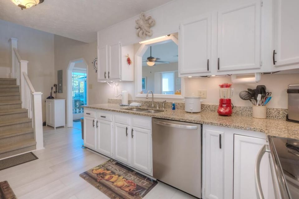Kitchen
GW 11-5-25