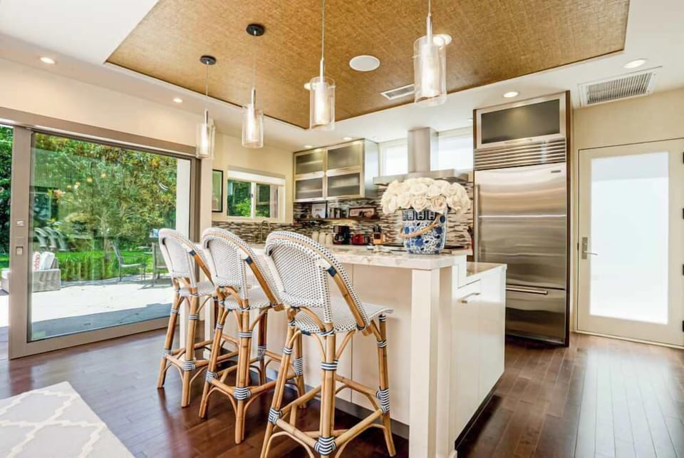Kitchen & Dining
